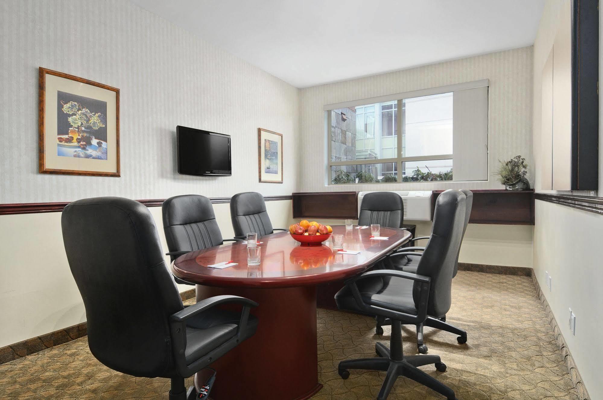 Surestay By Best Western Richmond Vancouver Airport Экстерьер фото